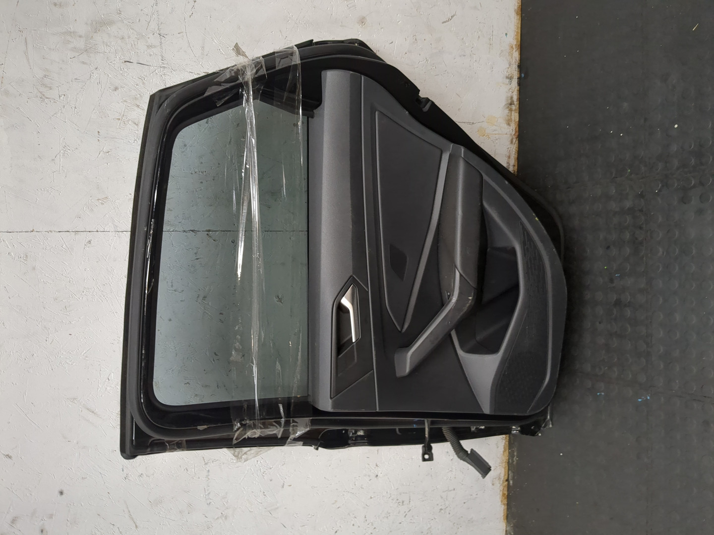 Дверь задняя правая