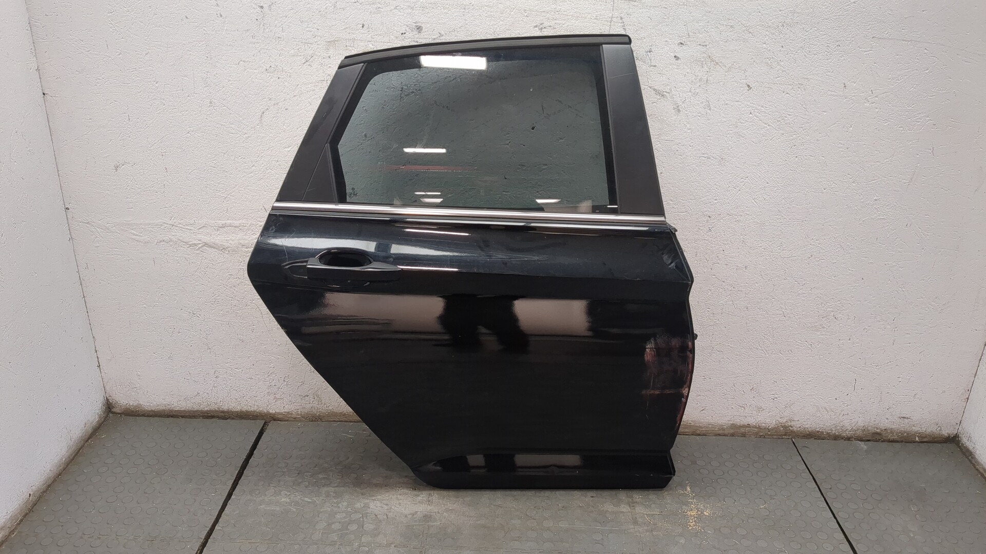 Дверь задняя правая