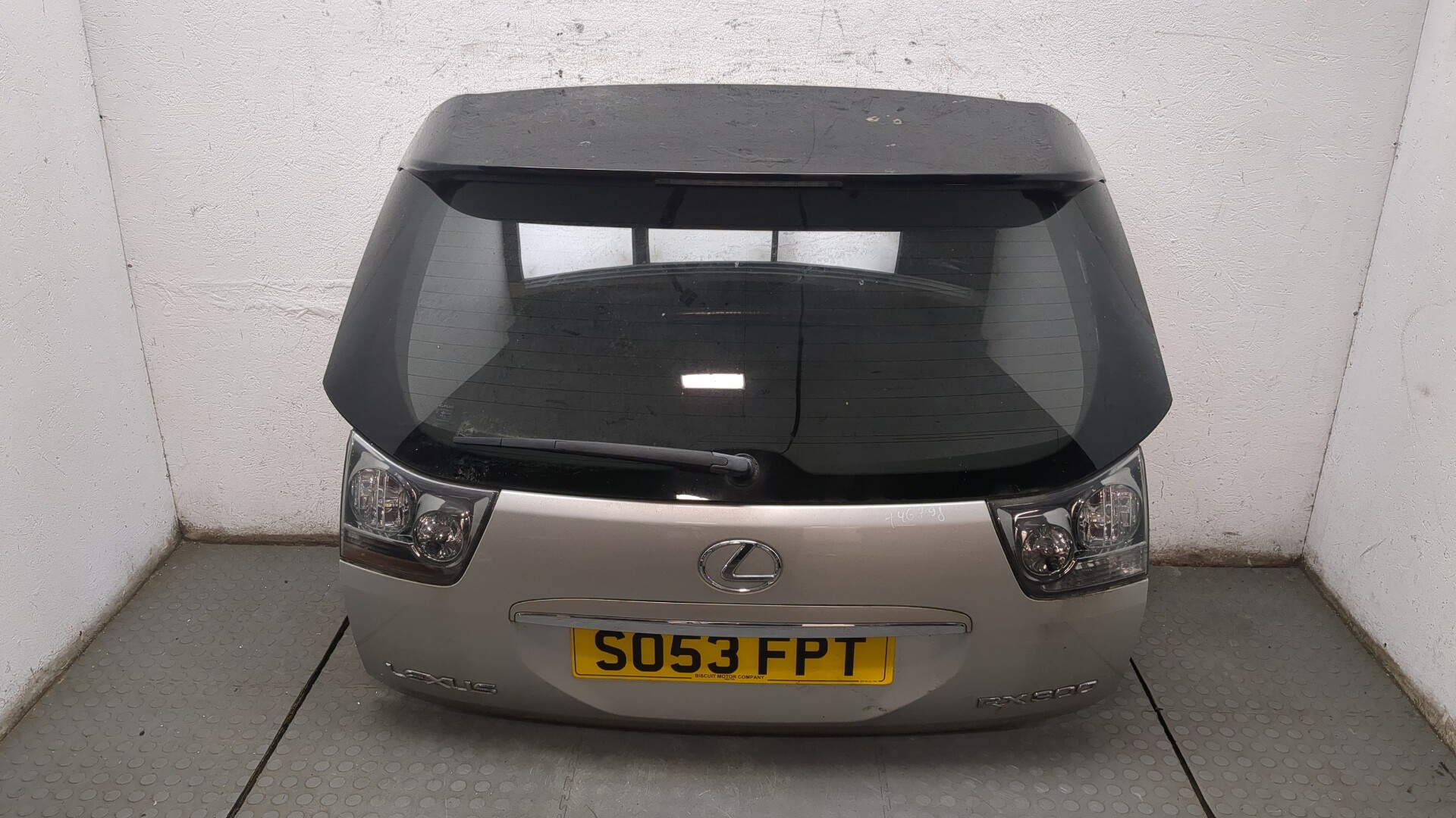 Дверь багажника