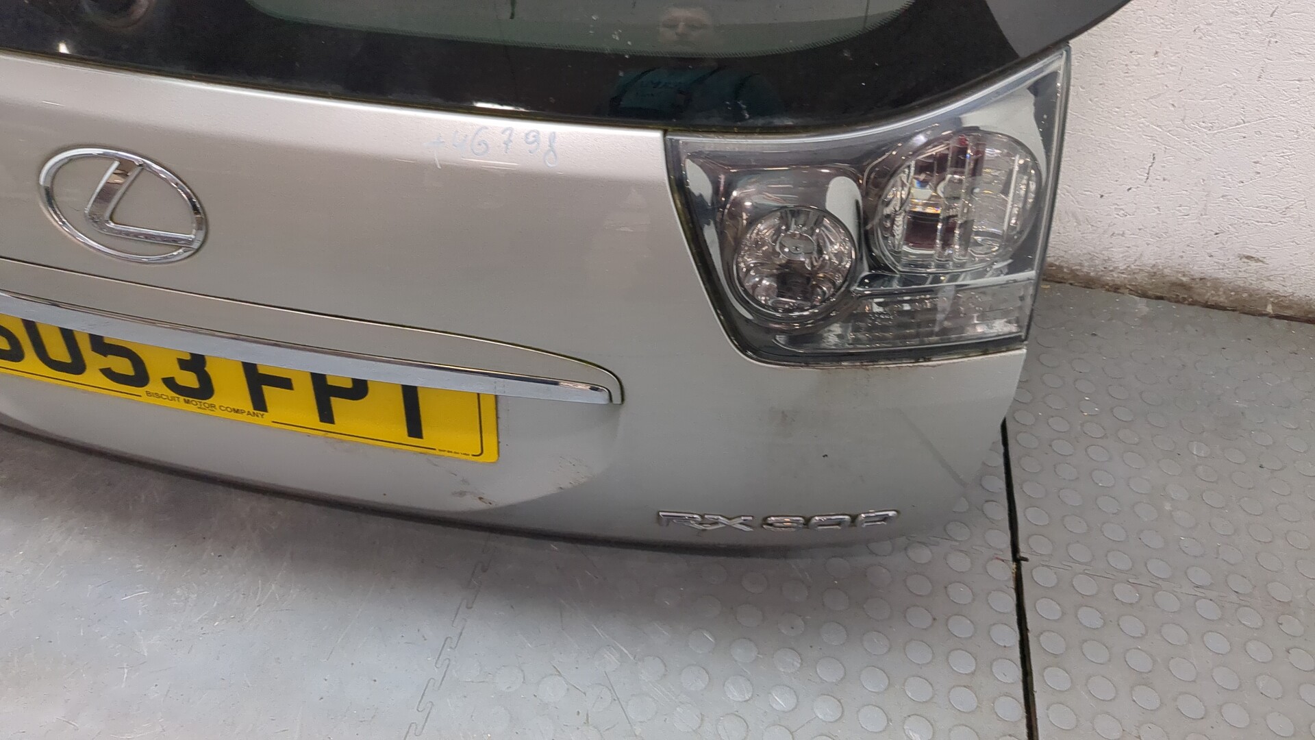 Дверь багажника