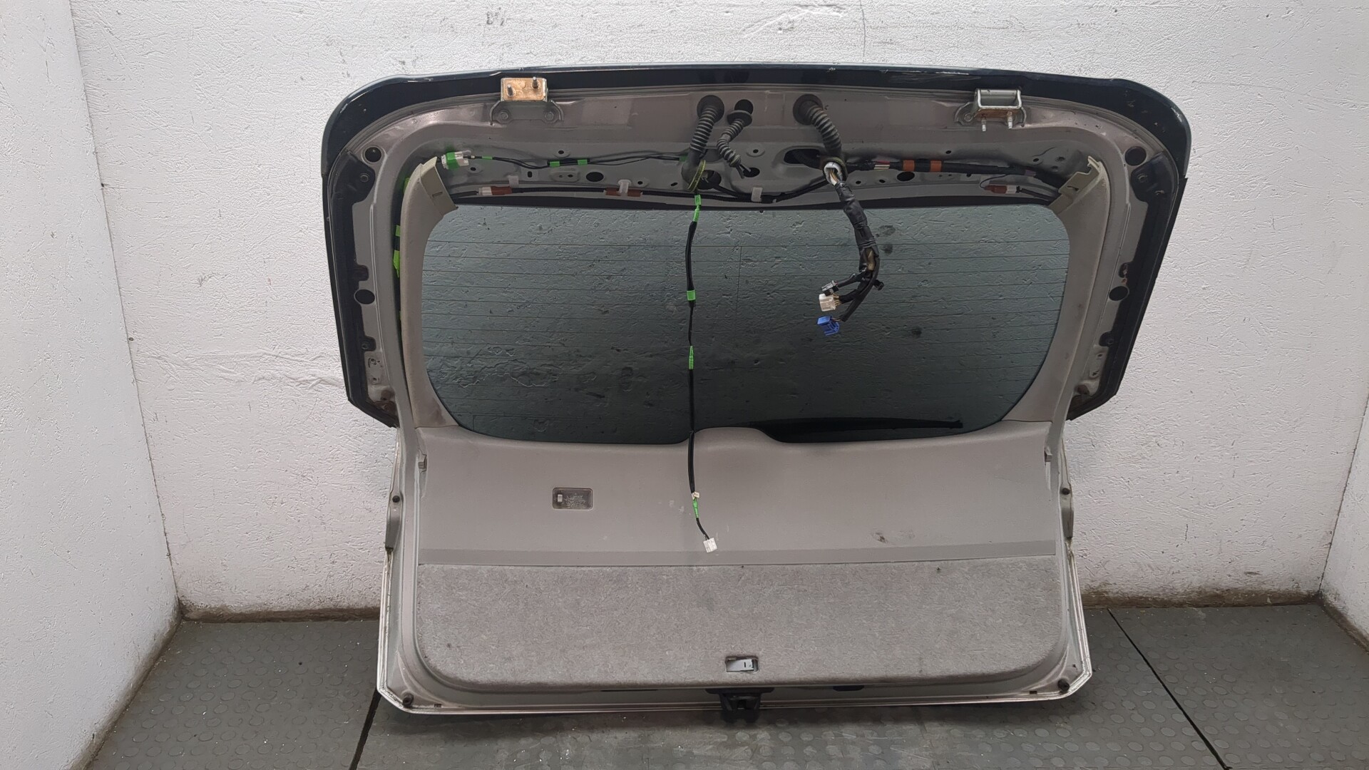 Дверь багажника