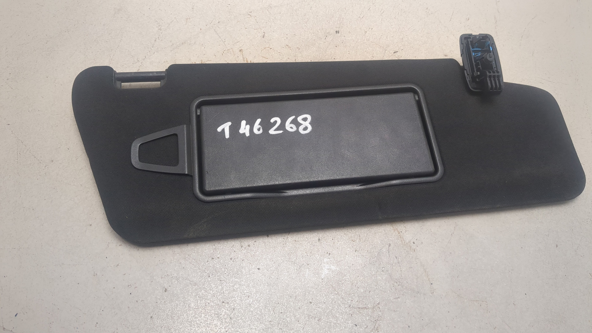 Козырек солнцезащитный