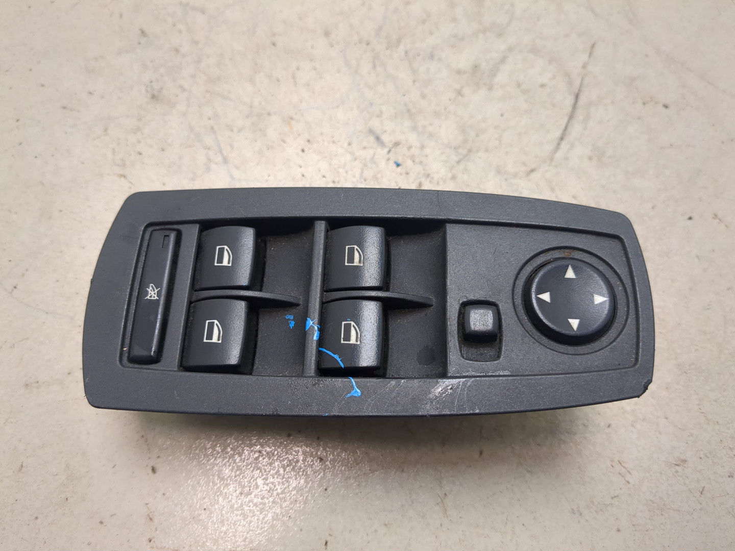 Кнопка стеклоподъемника