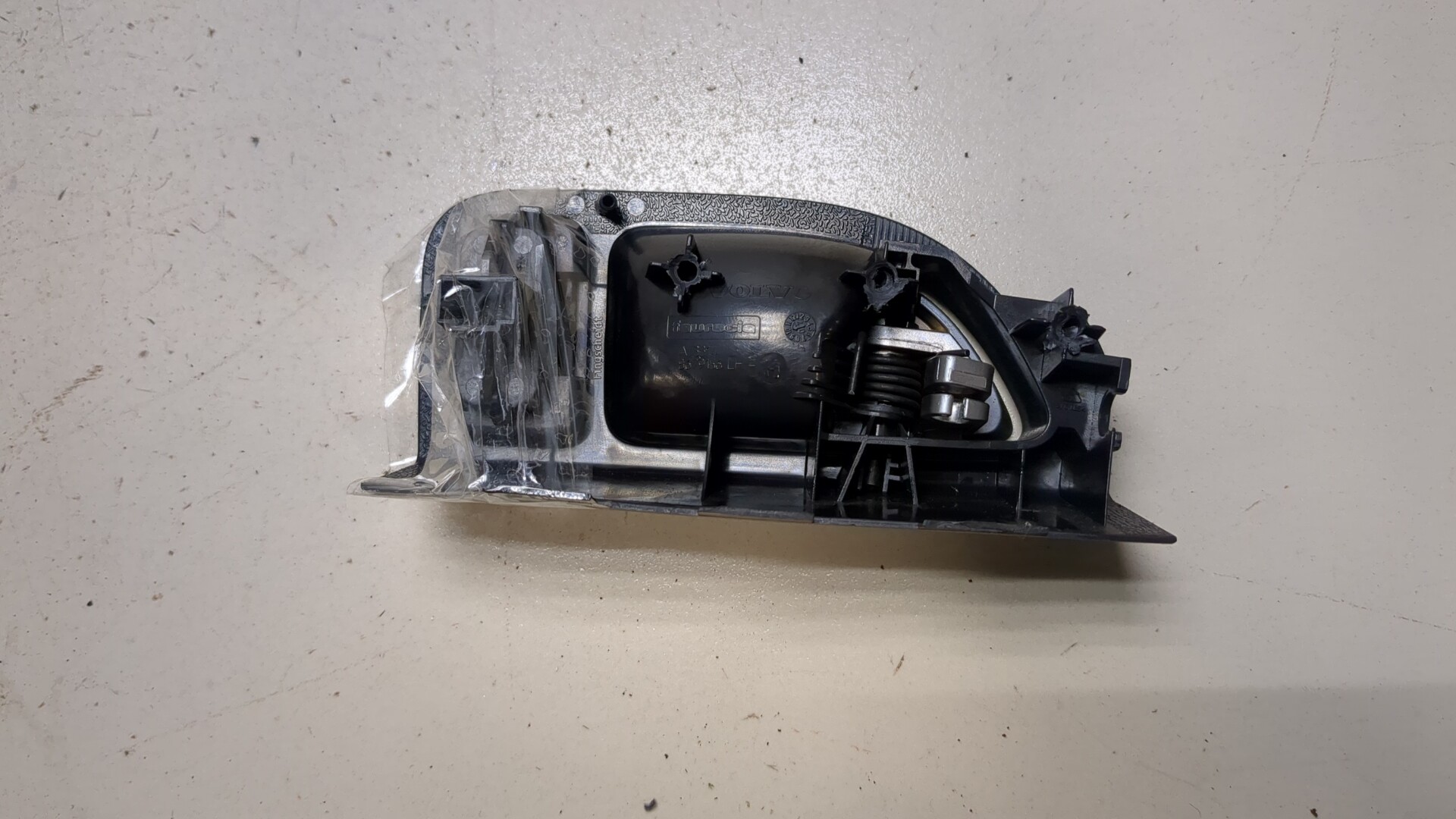 Ручка двери передней внутренняя левая