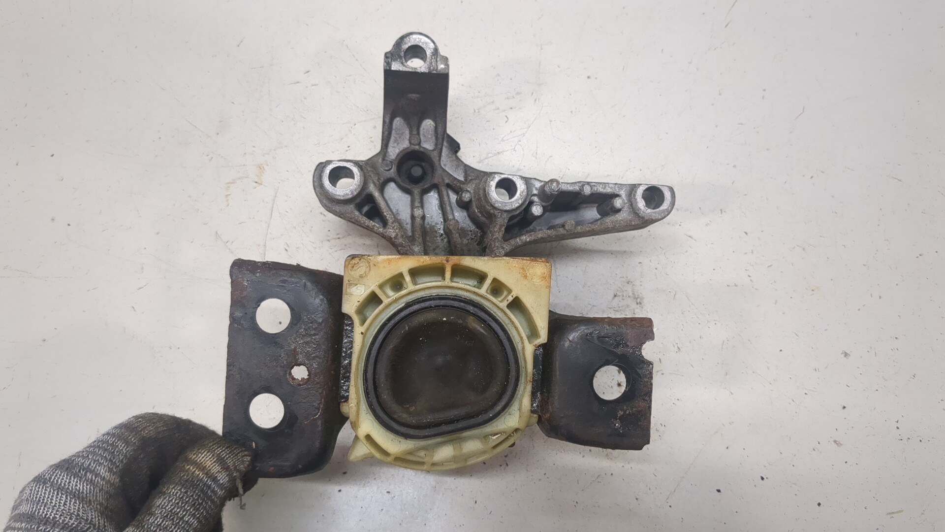 Опора двигателя