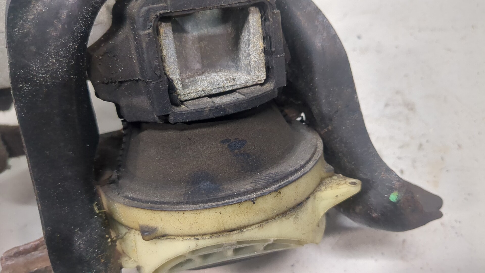 Опора двигателя