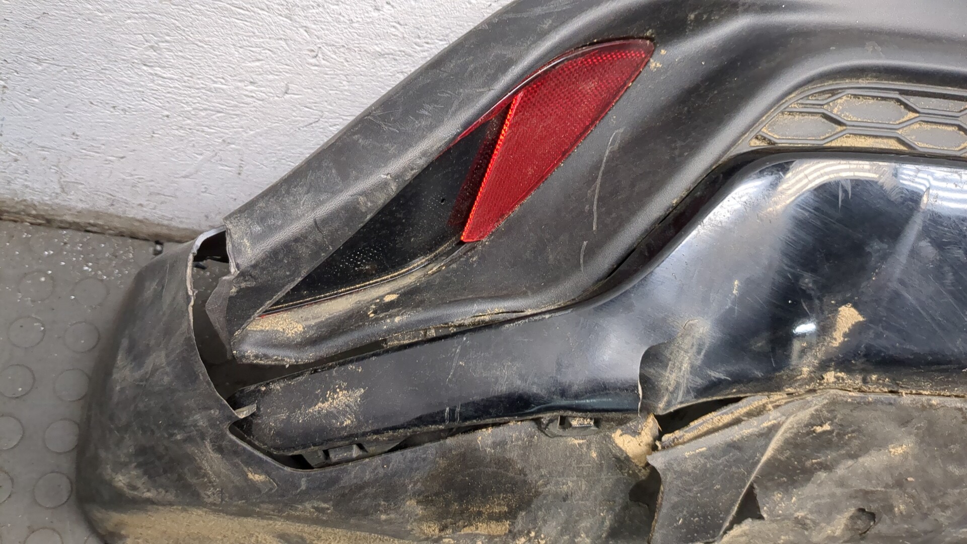 Бампер задний