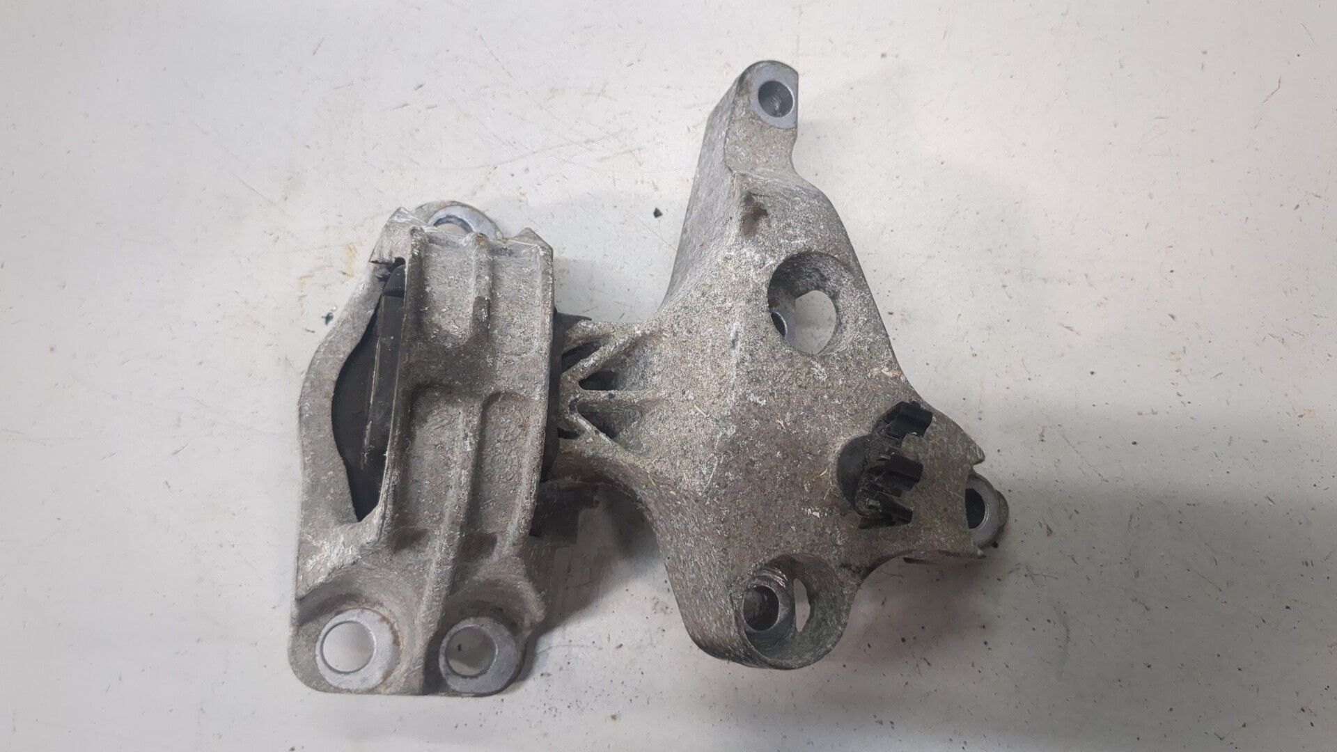 Опора двигателя