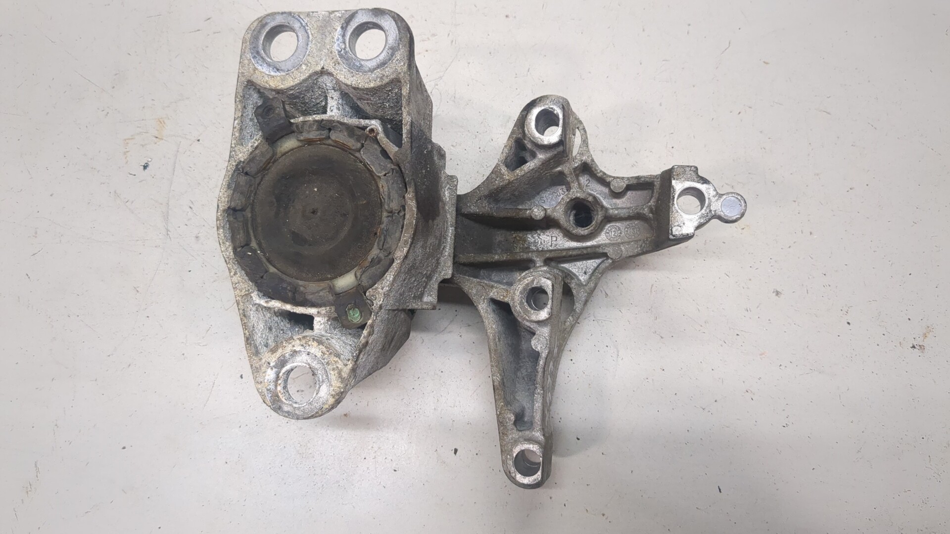 Опора двигателя