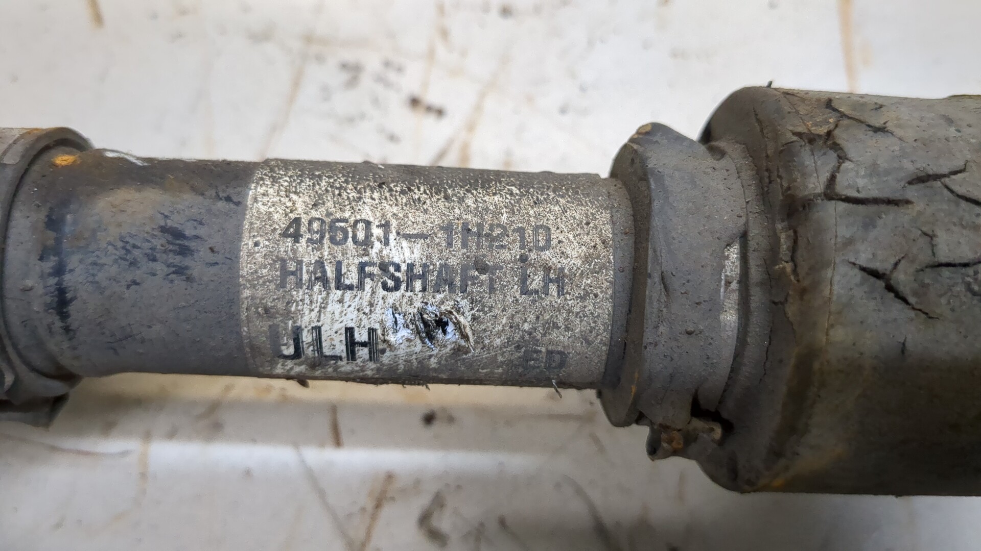 Полуось передняя левая