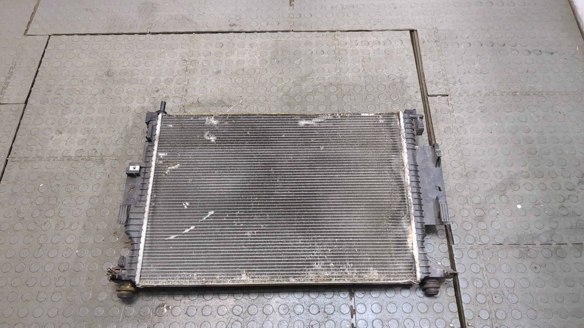Радиатор охлаждения двигателя основной