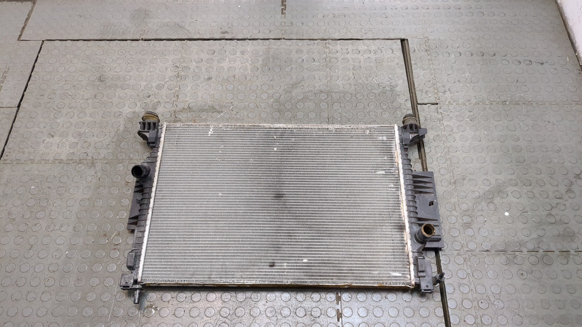 Радиатор охлаждения двигателя основной