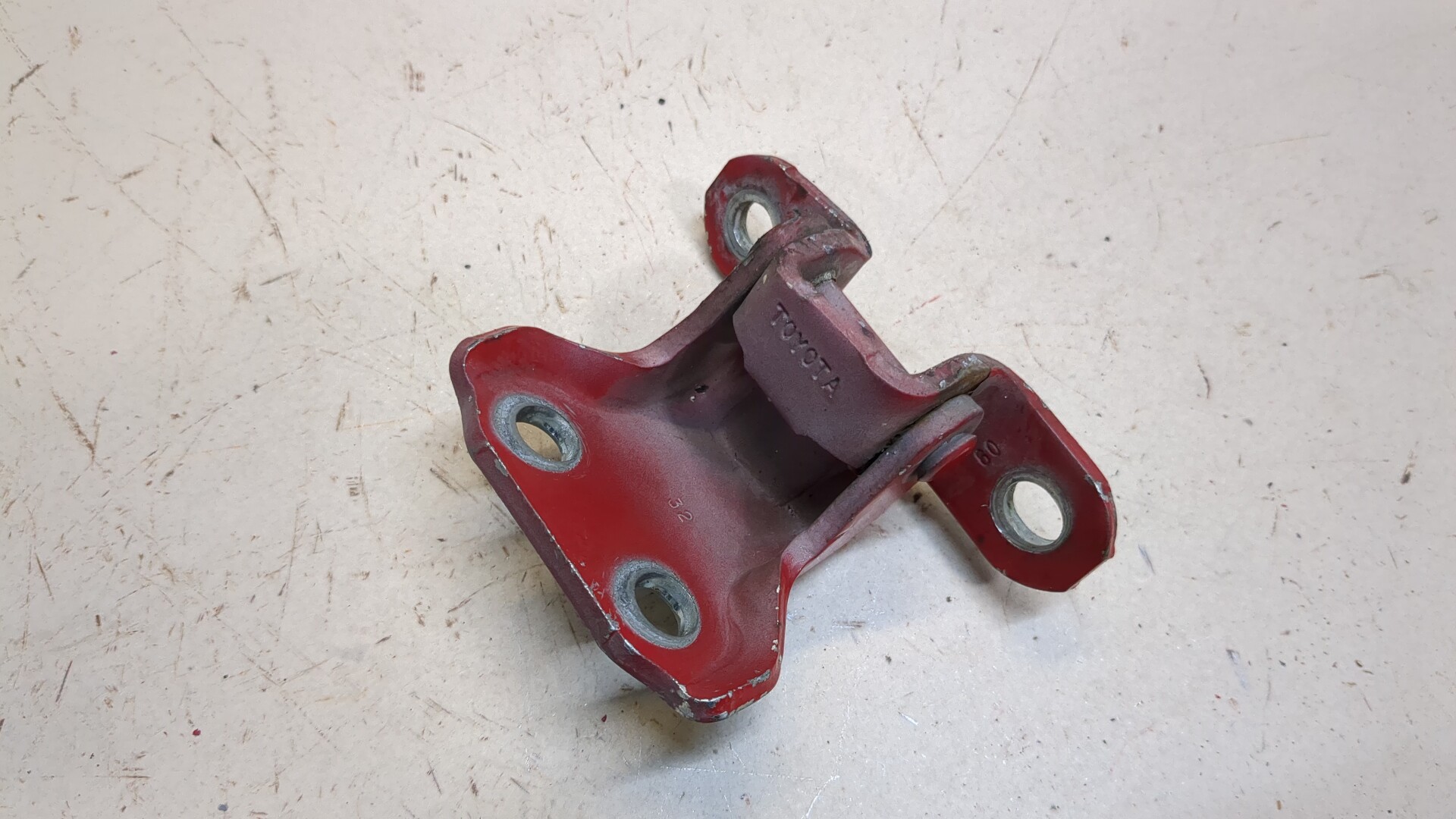 Петля двери