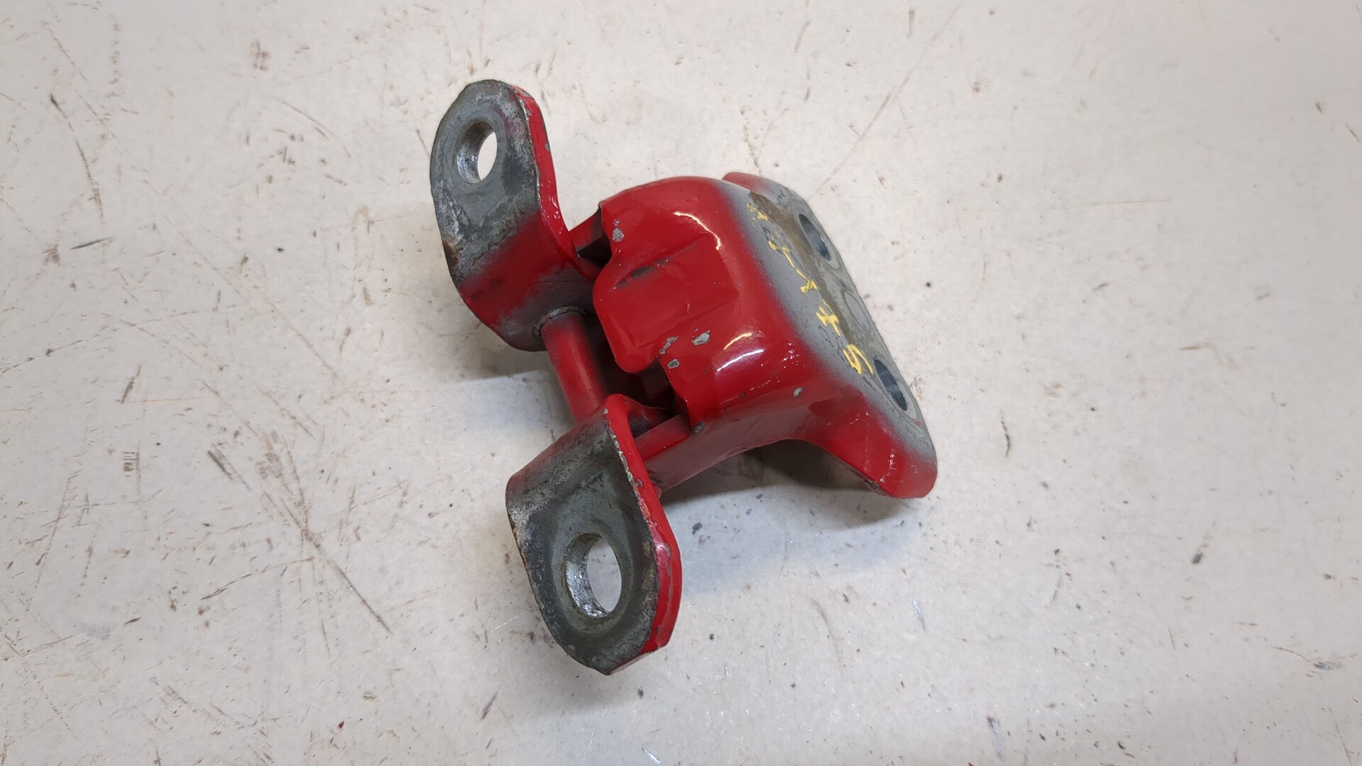 Петля двери