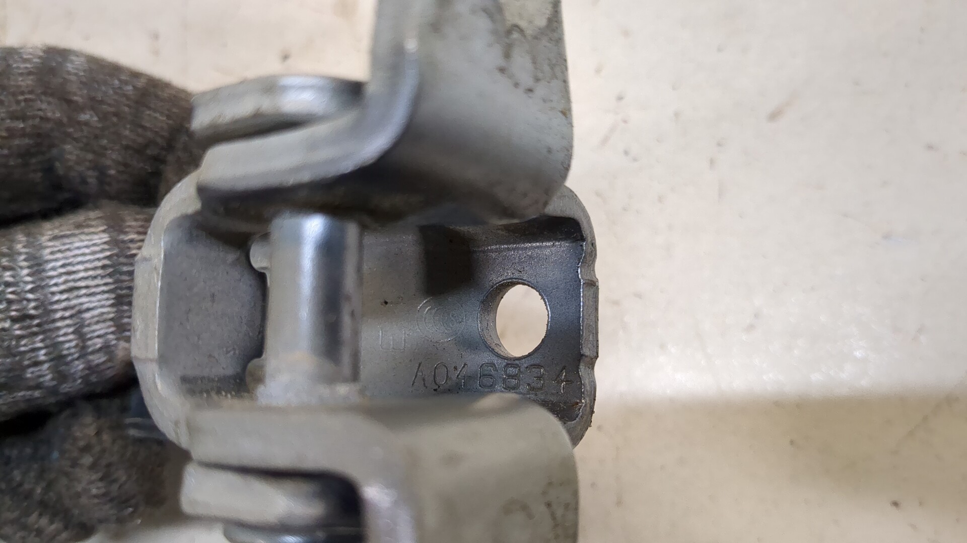 Петля двери