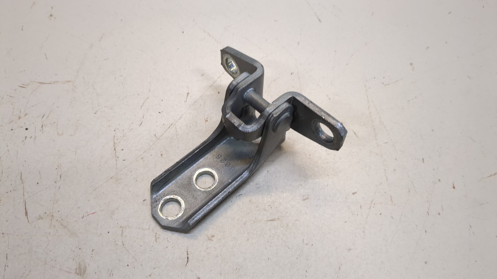 Петля двери