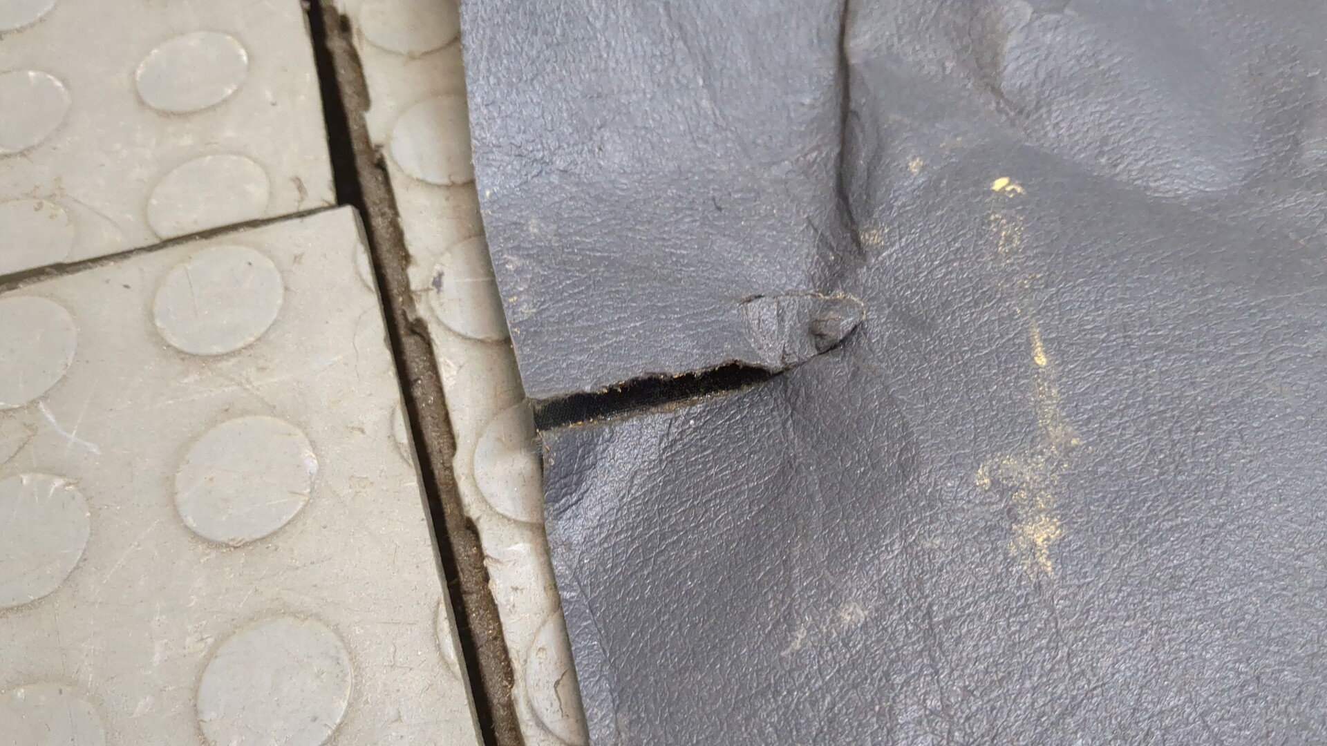 Шторка багажника