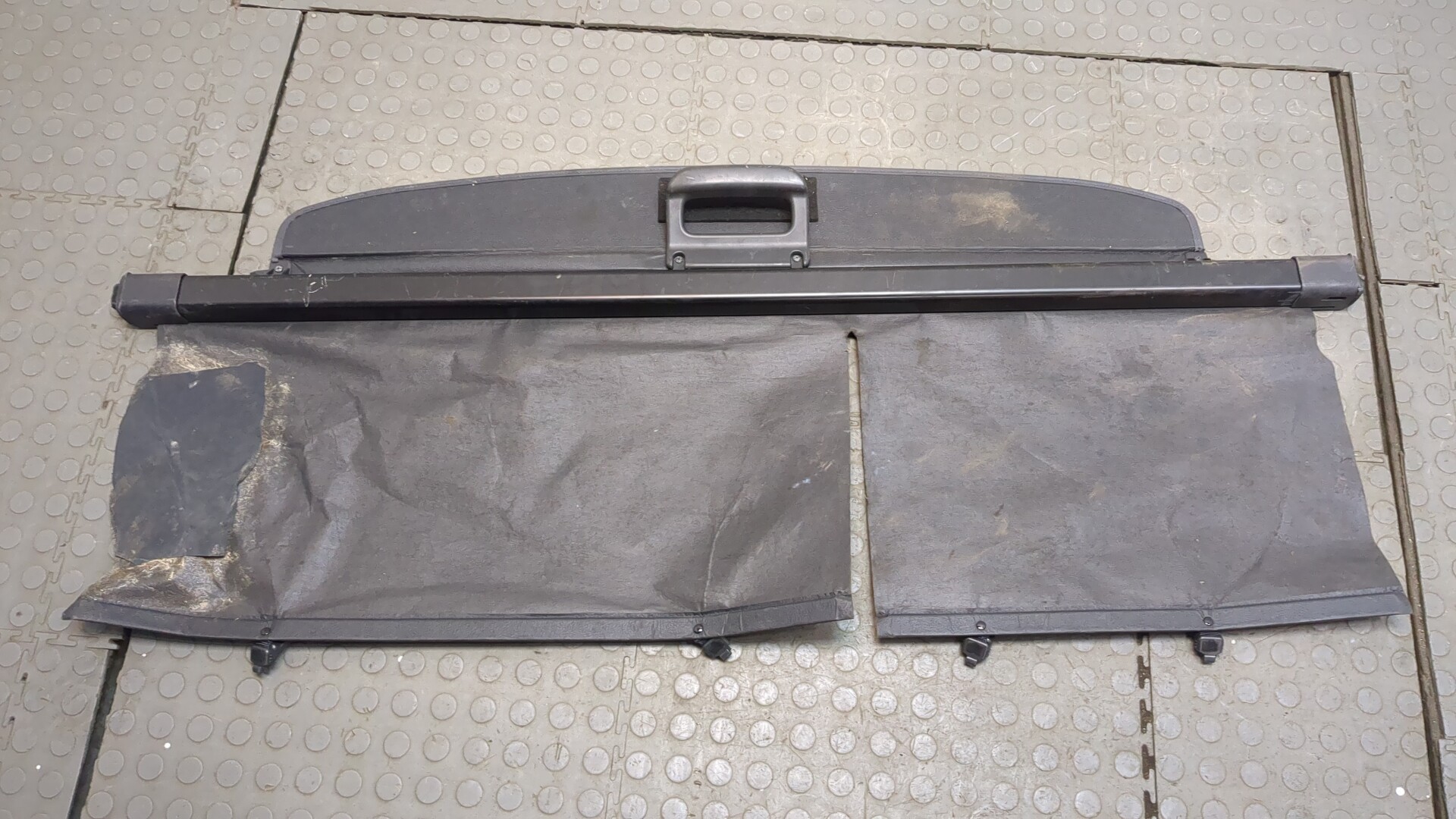 Шторка багажника