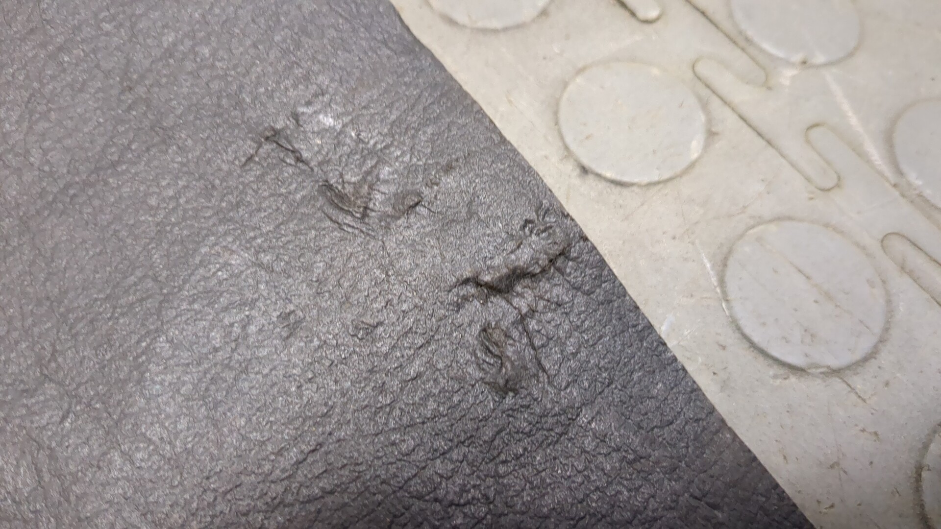 Шторка багажника