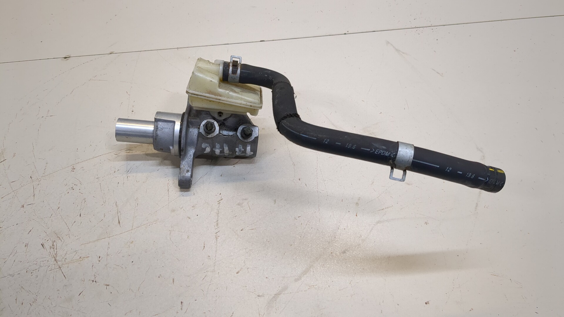 Цилиндр тормозной главный