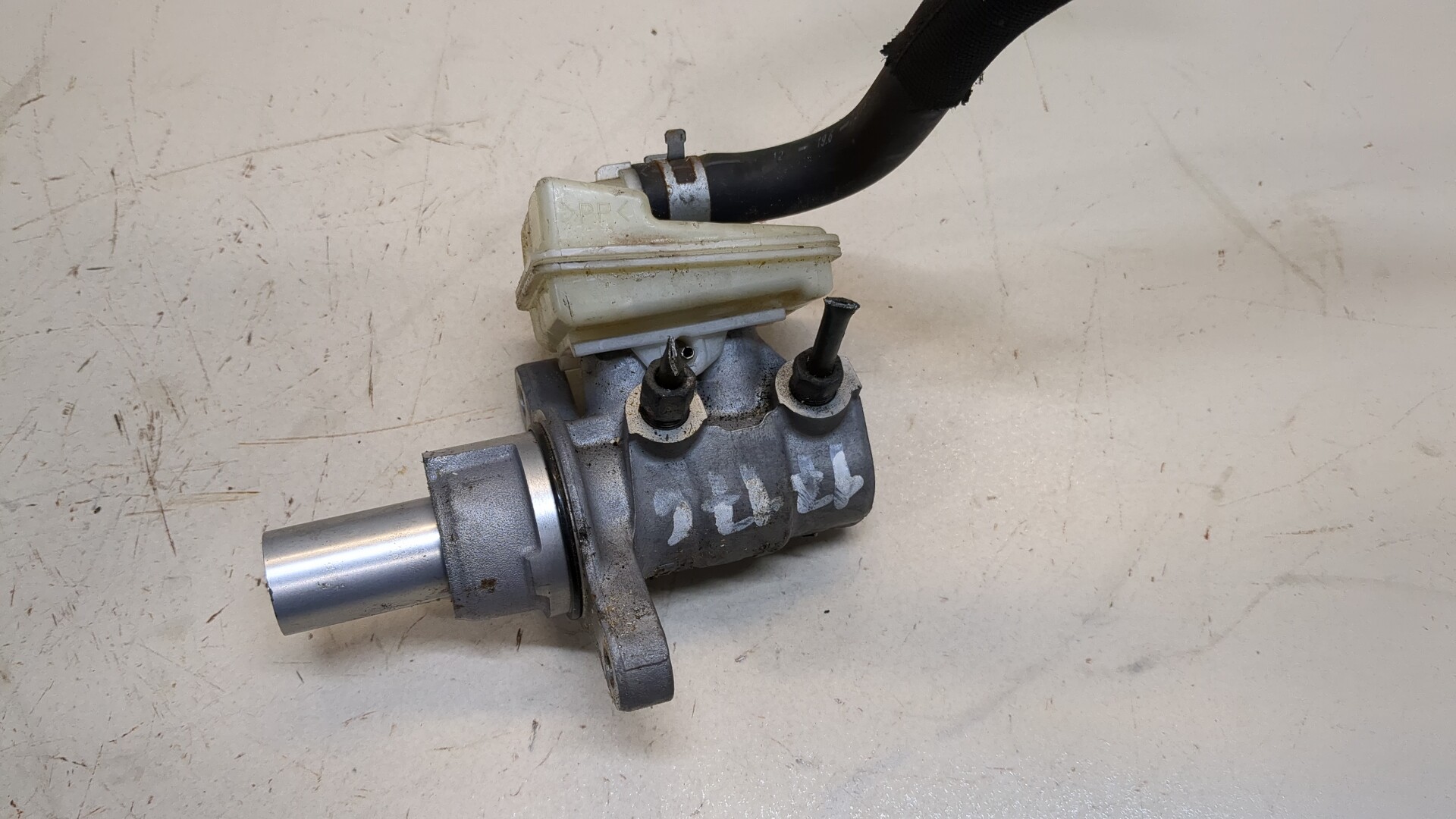 Цилиндр тормозной главный