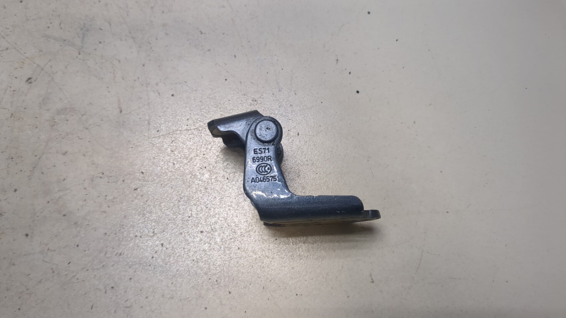 Петля двери