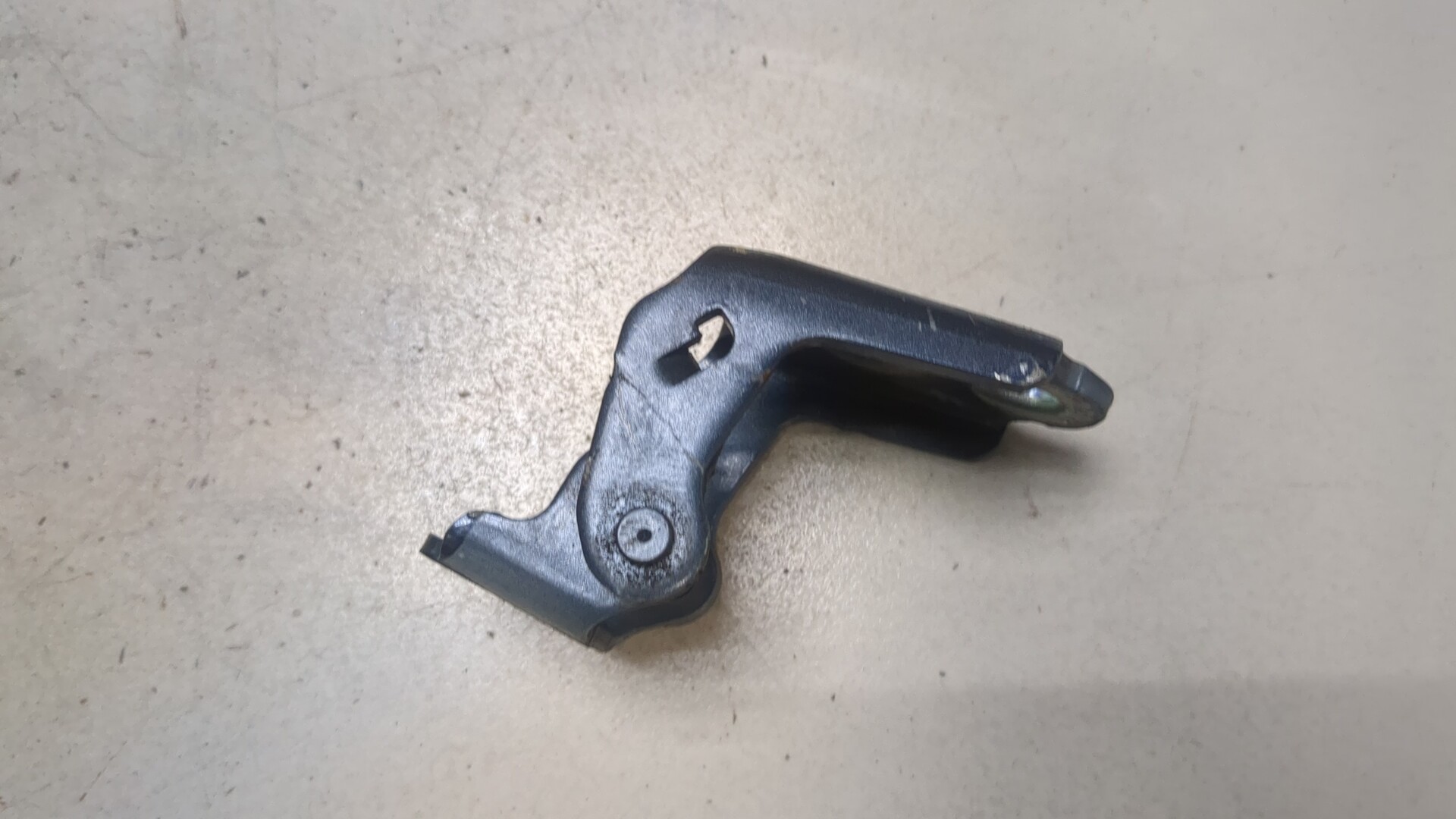 Петля двери