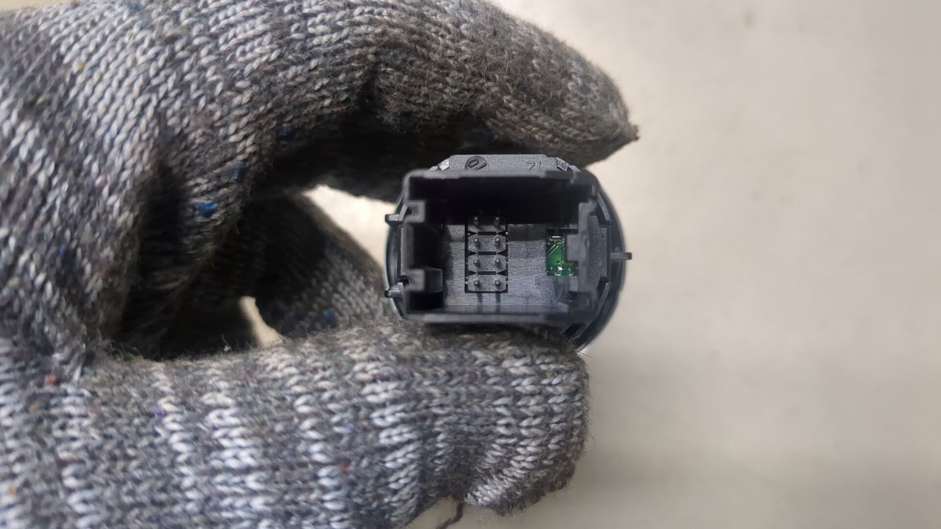 Кнопка запуска двигателя