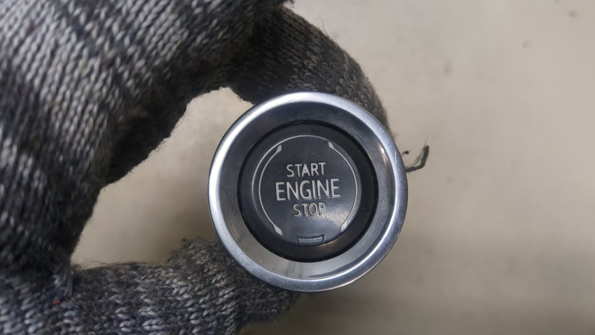 Кнопка запуска двигателя