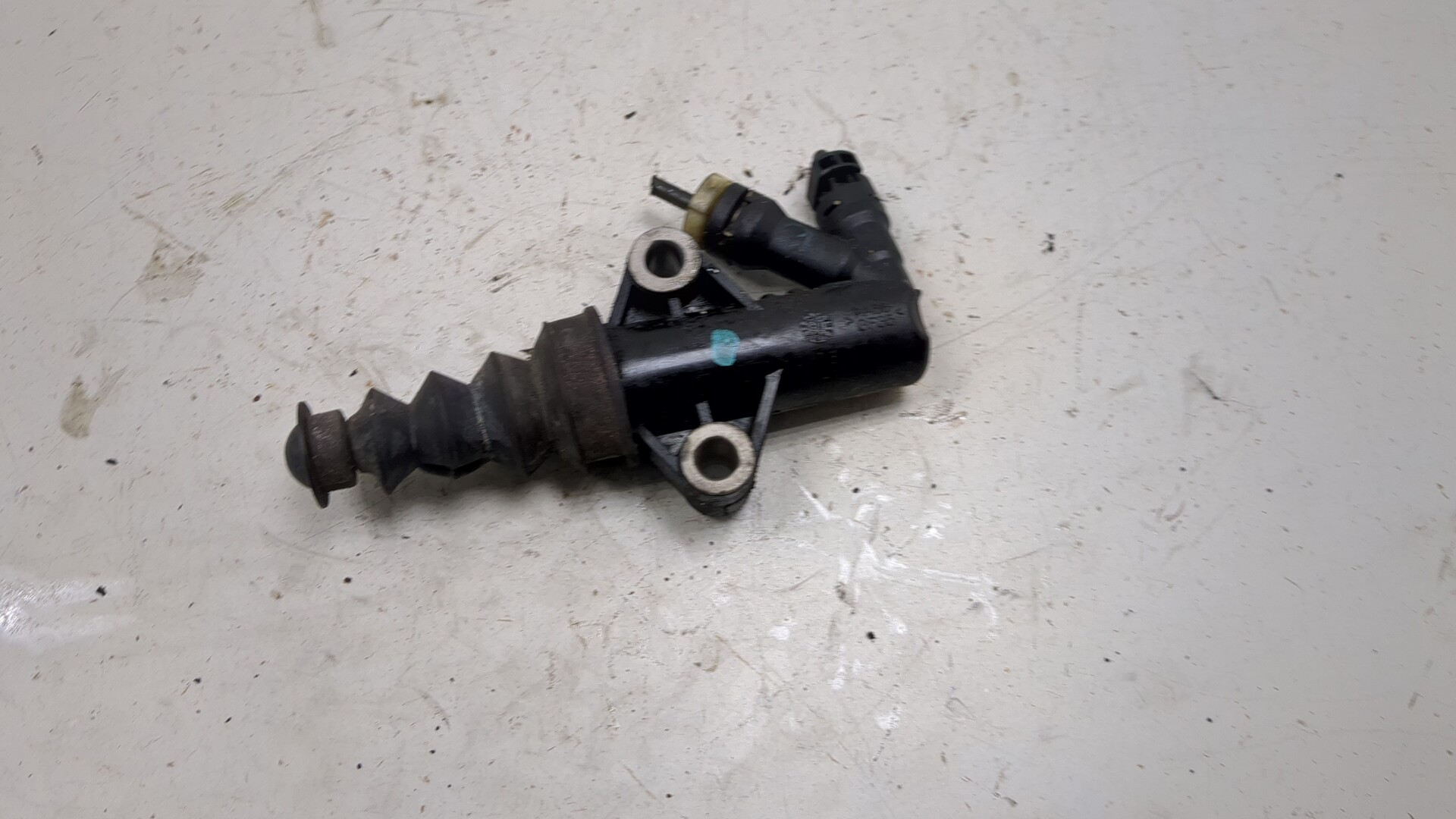 Цилиндр сцепления рабочий