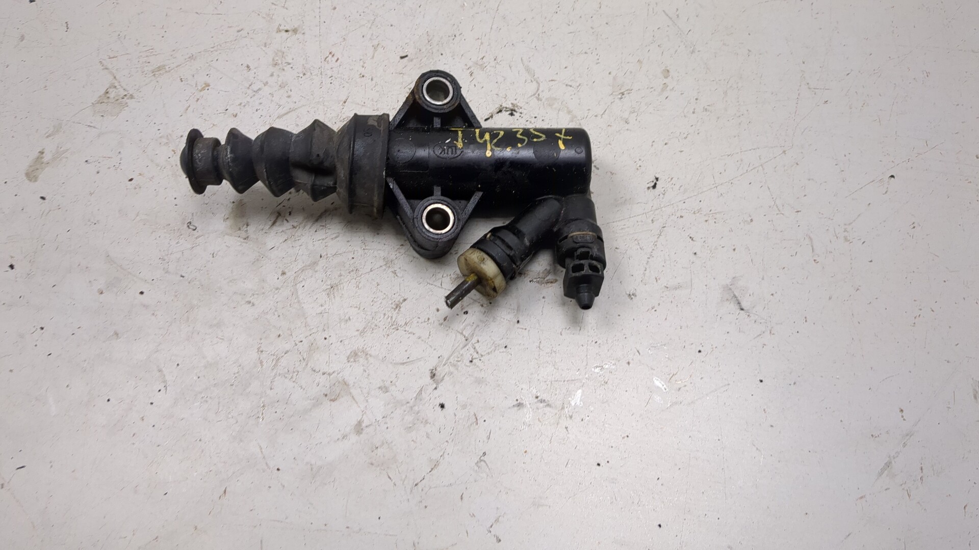 Цилиндр сцепления рабочий