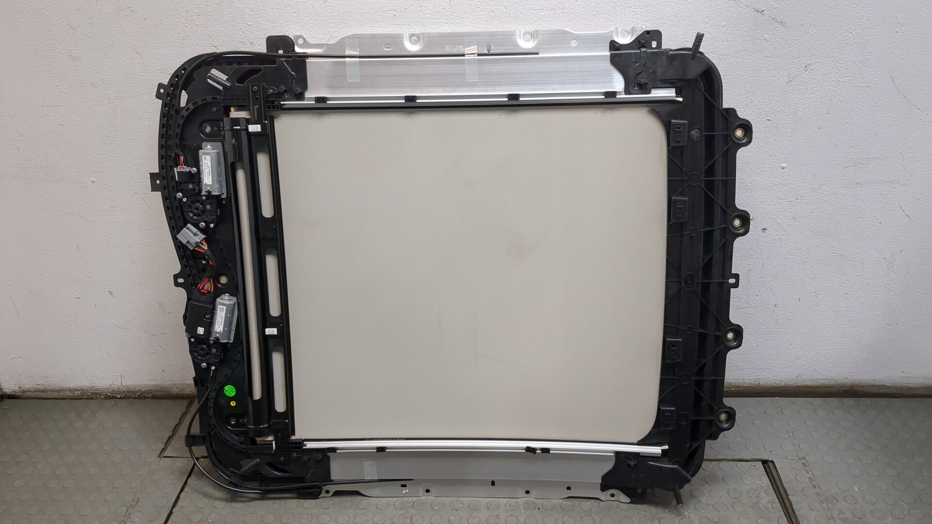 Люк в сборе электрический