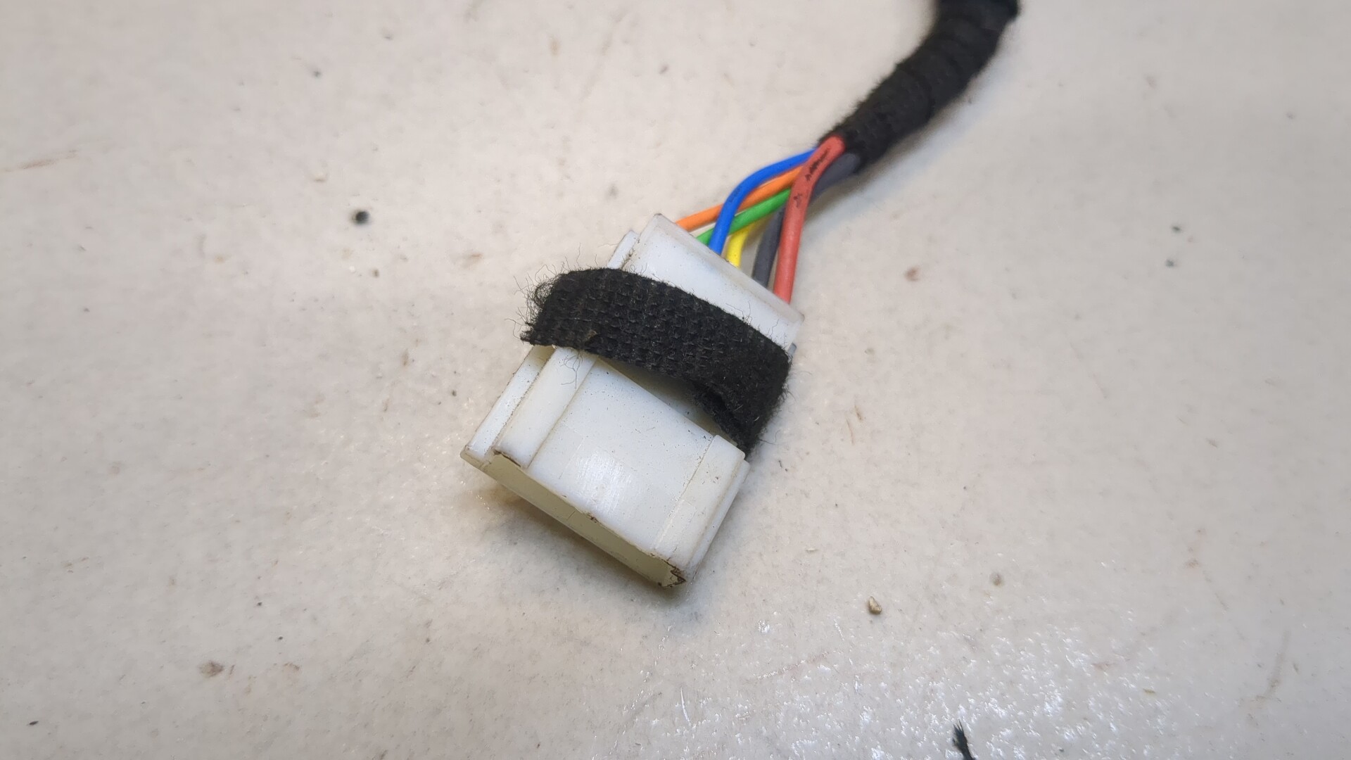 Амортизатор крышки багажника