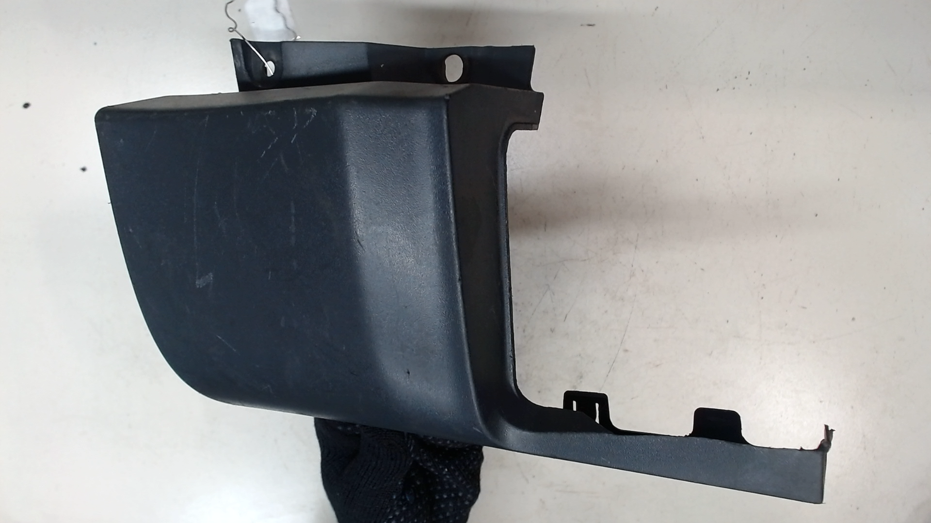 Заглушка бампера правая