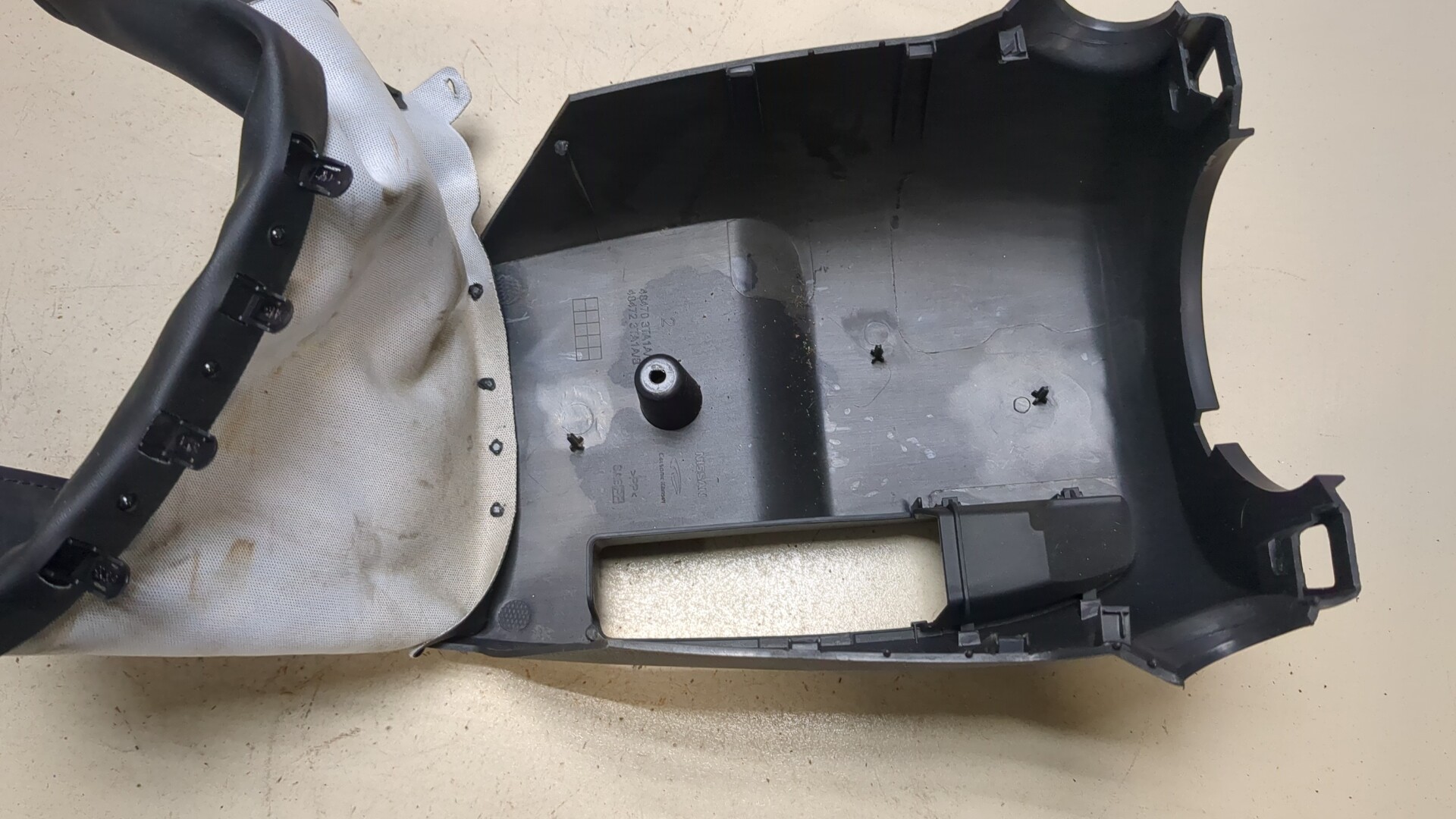 Кожух рулевой колонки