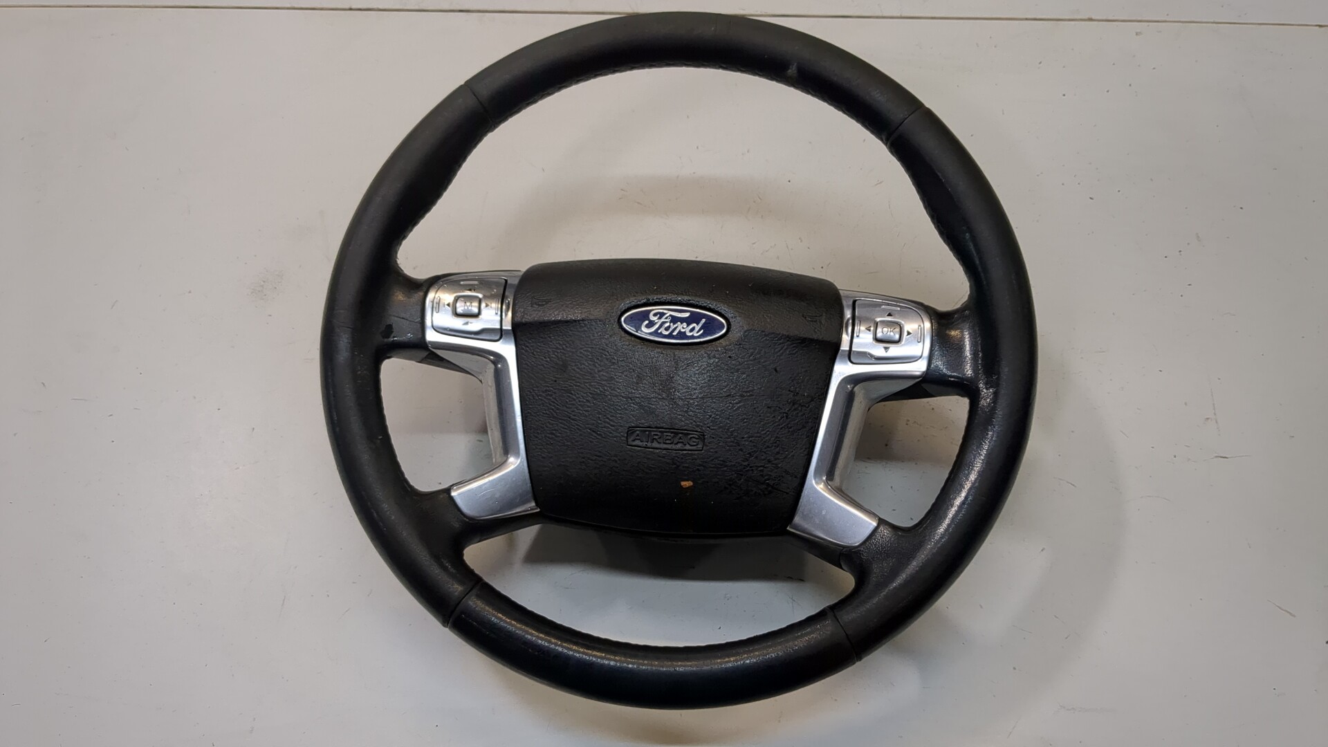 Рулевое колесо (руль)