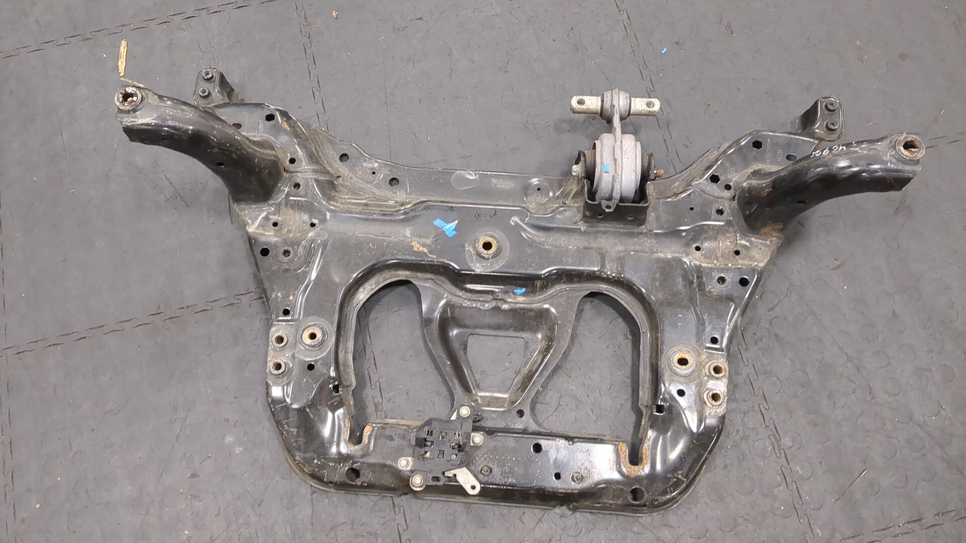 Балка подмоторная