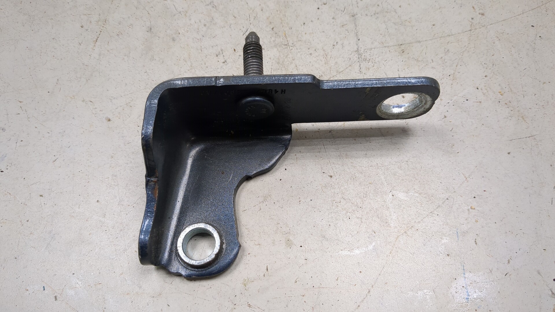 Петля двери