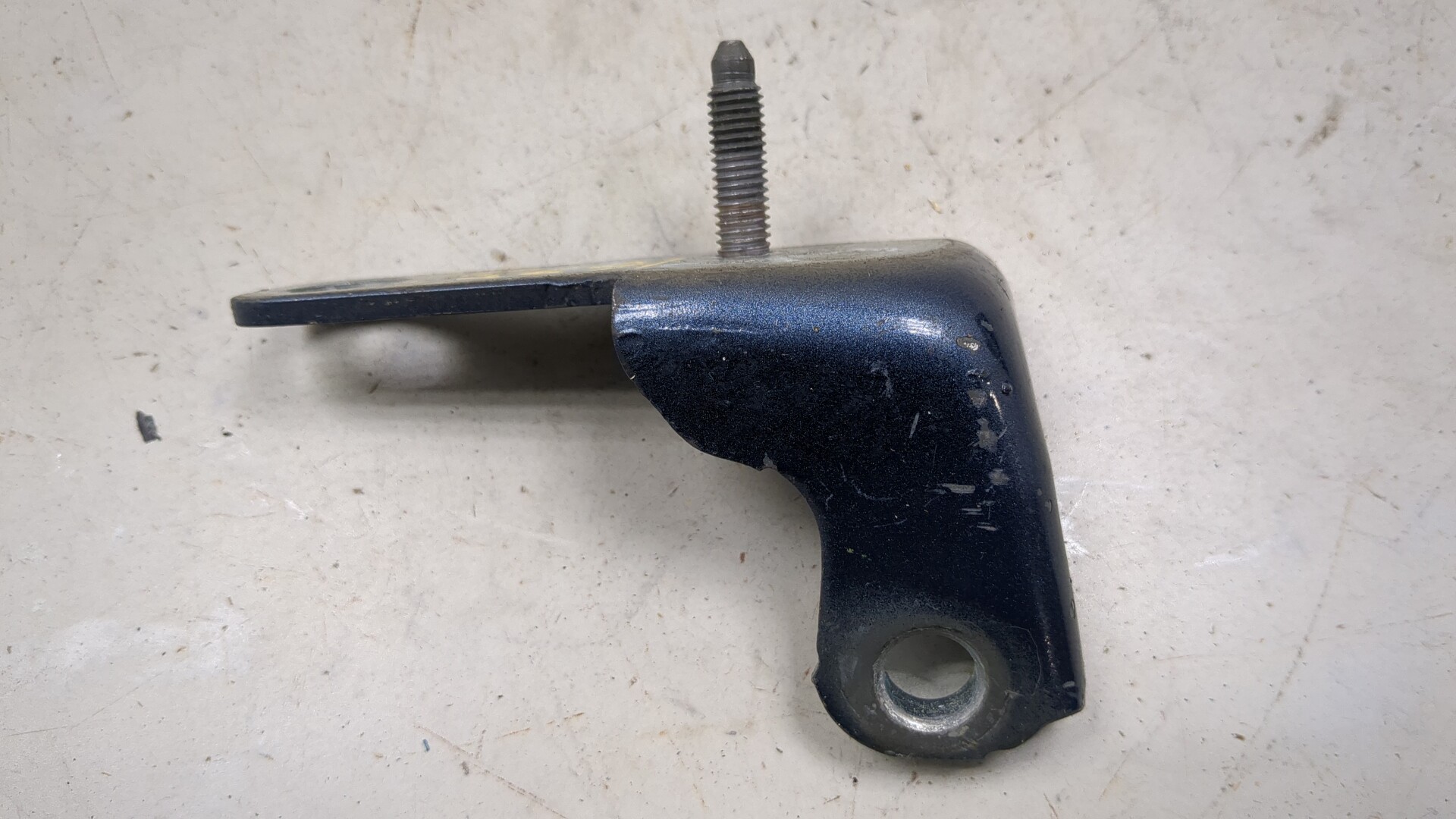 Петля двери