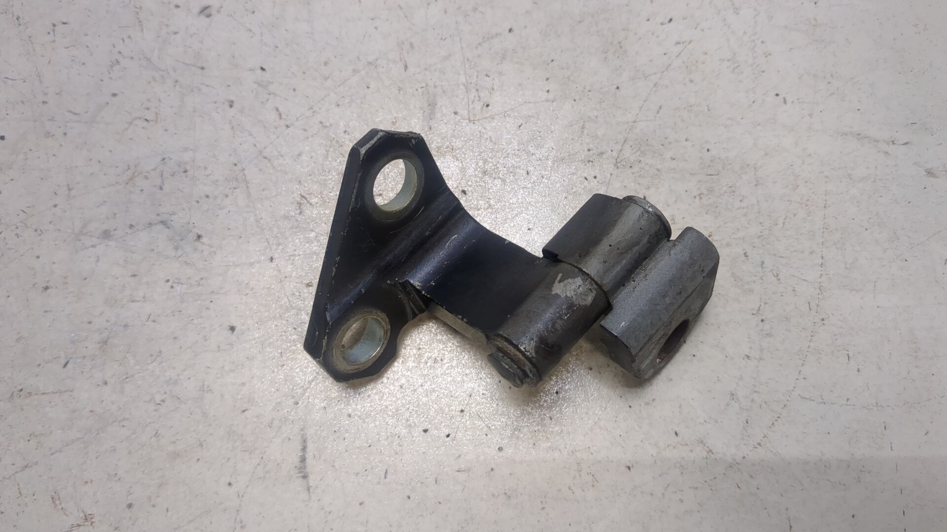 Петля двери