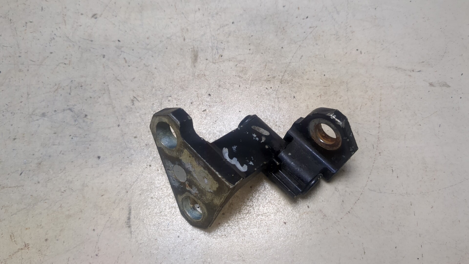 Петля двери