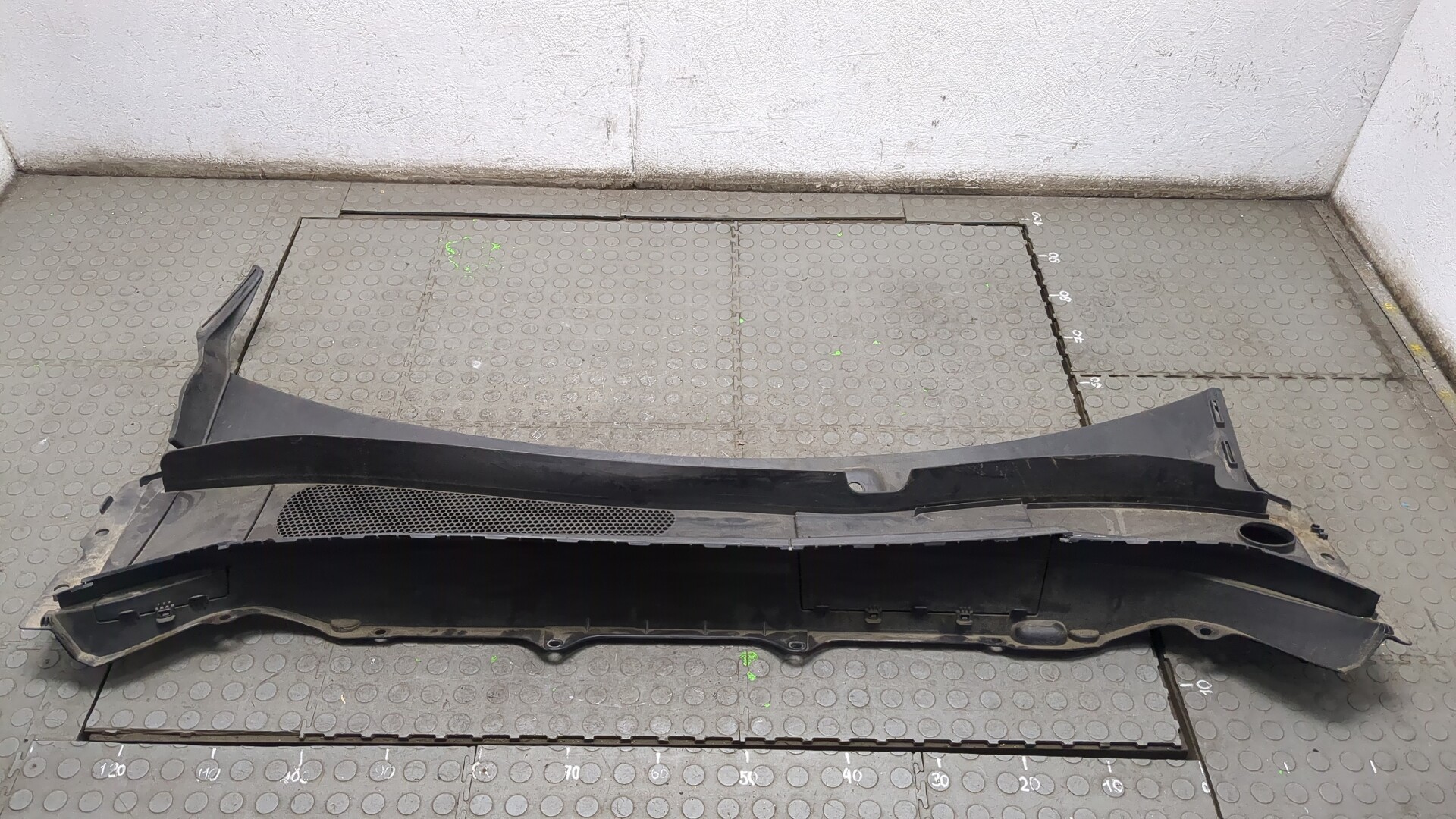 Решетка стеклоочистителей (Жабо)