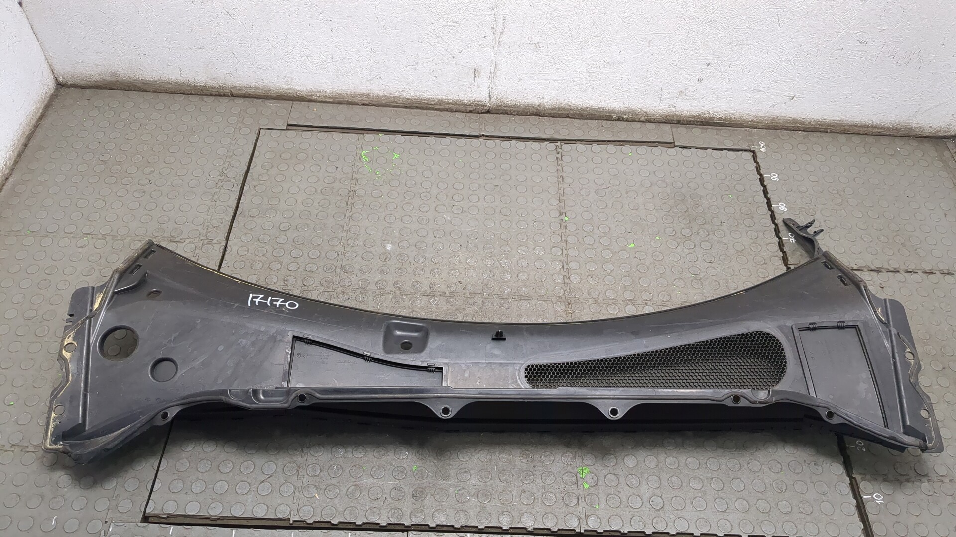 Решетка стеклоочистителей (Жабо)