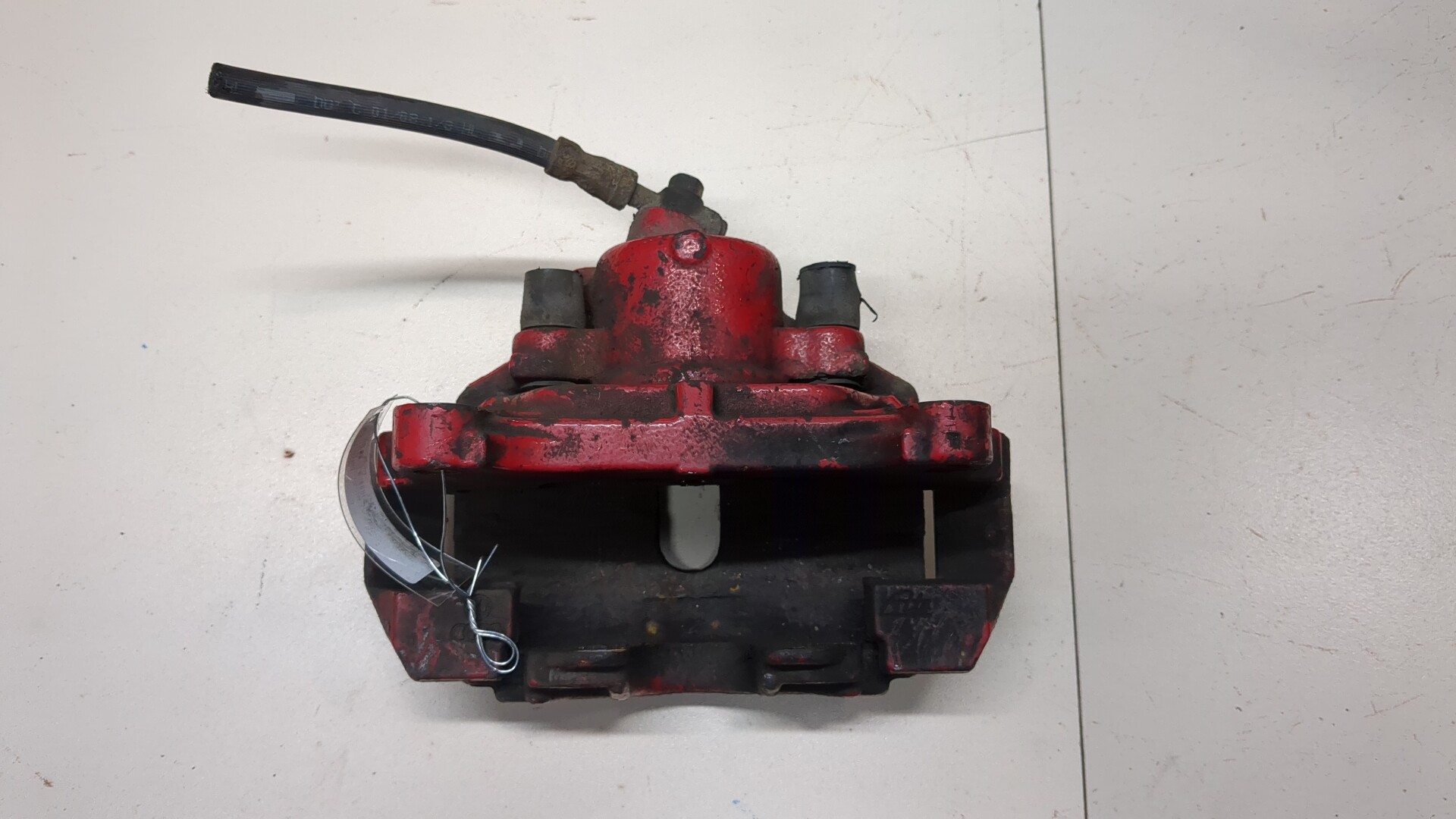 Суппорт передний левый