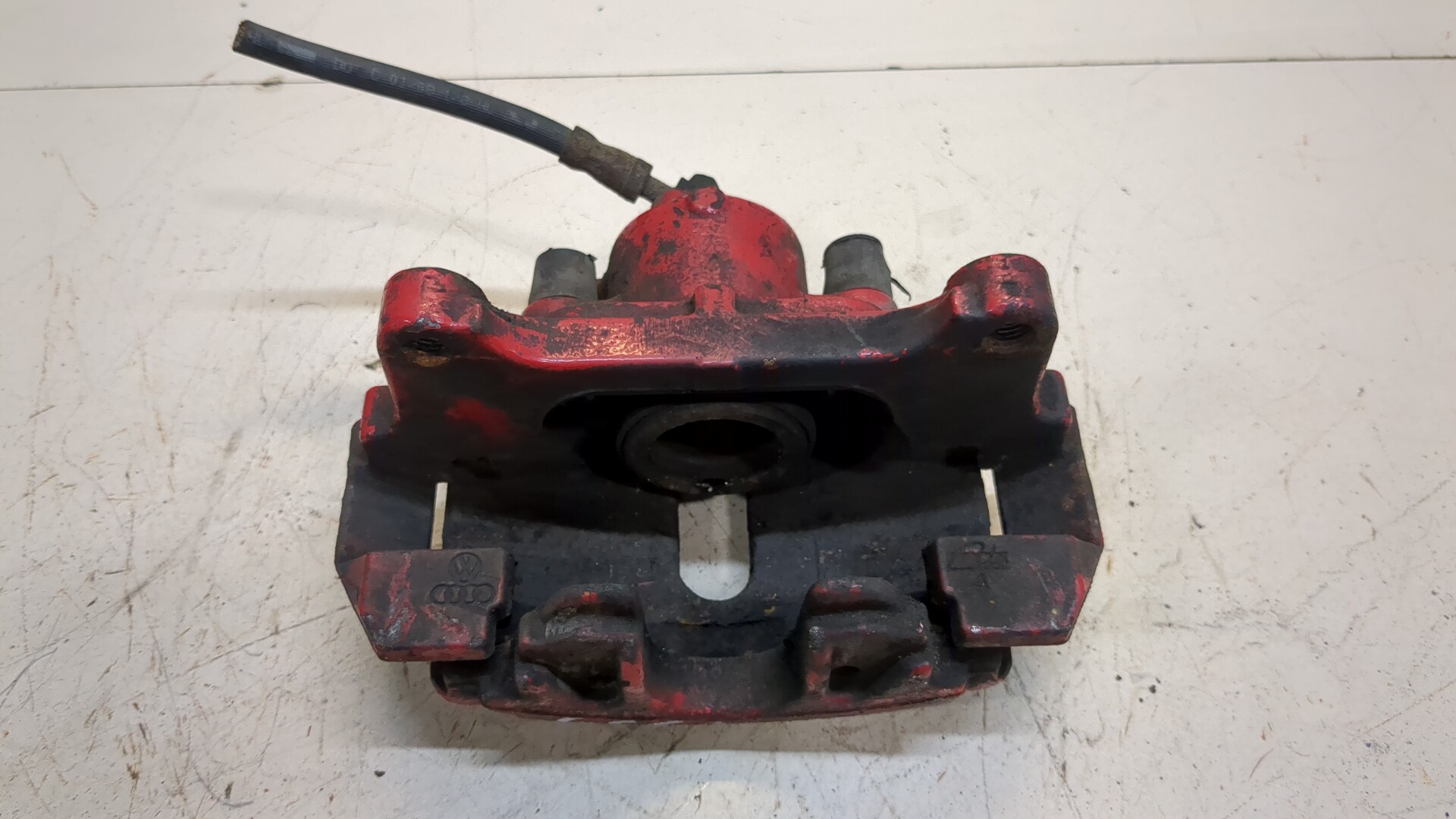 Суппорт передний левый