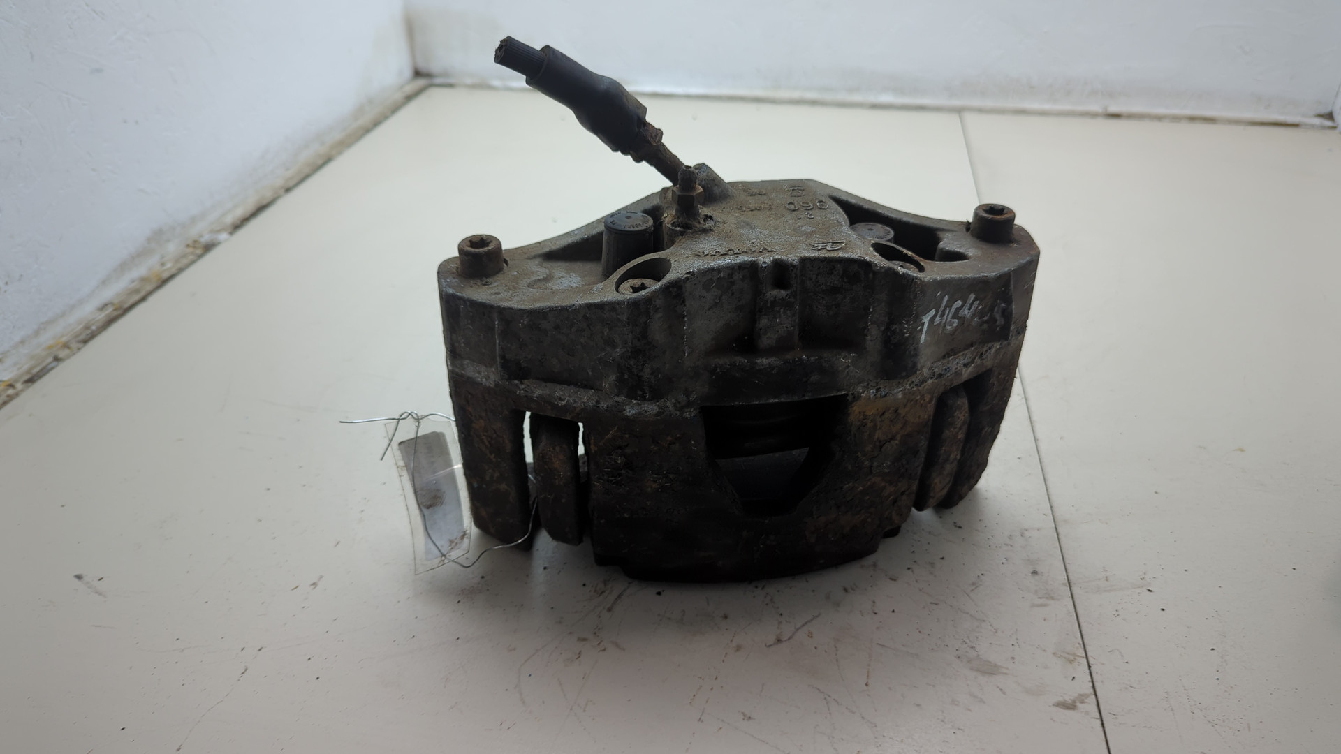 Суппорт передний правый