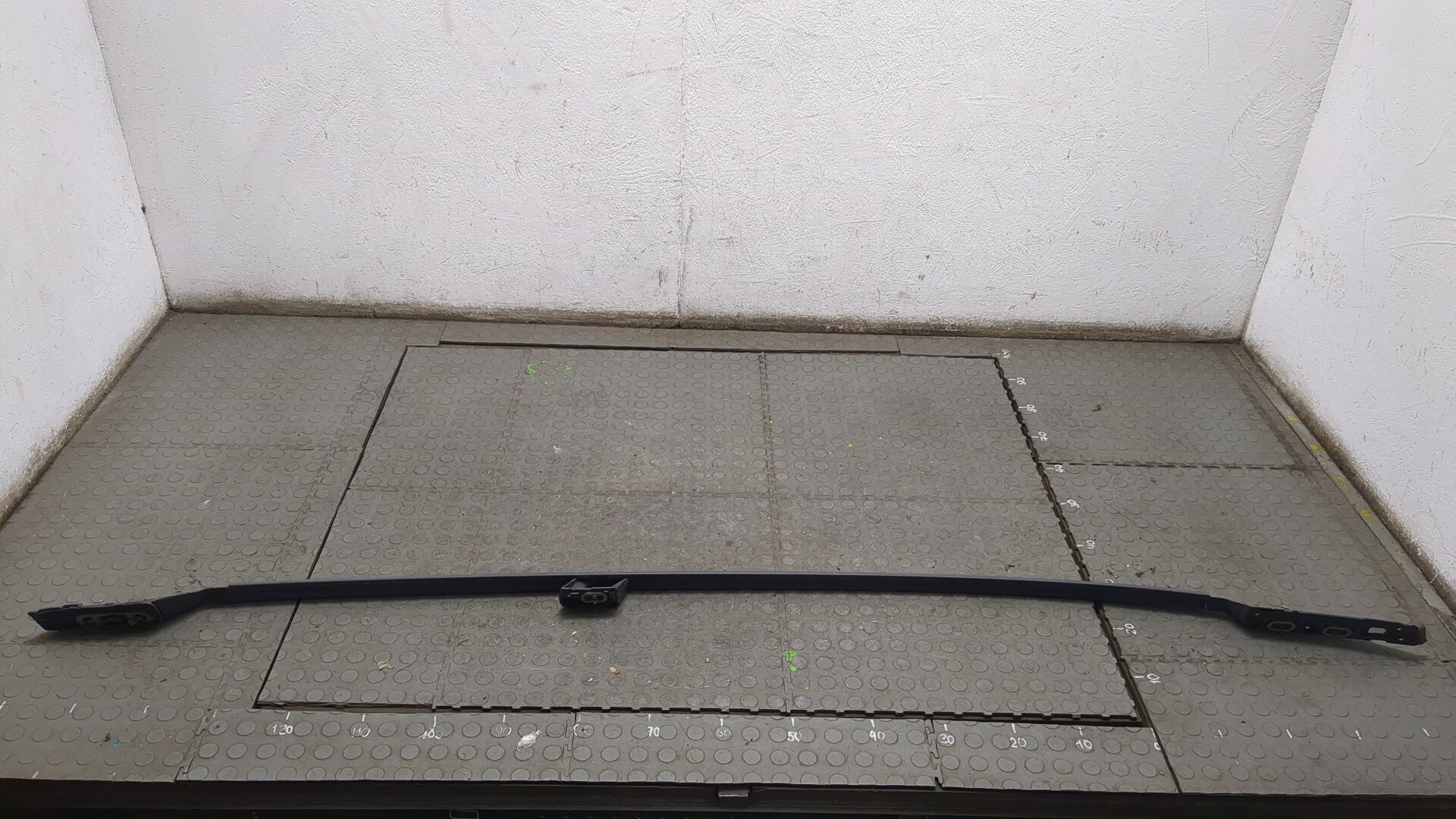 Рейлинг (релинг) правый (планка на крышу)