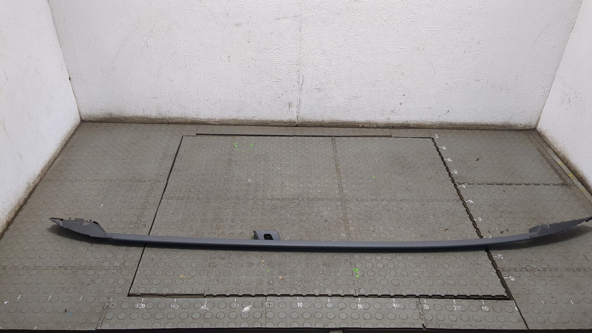 Рейлинг (релинг) правый (планка на крышу)