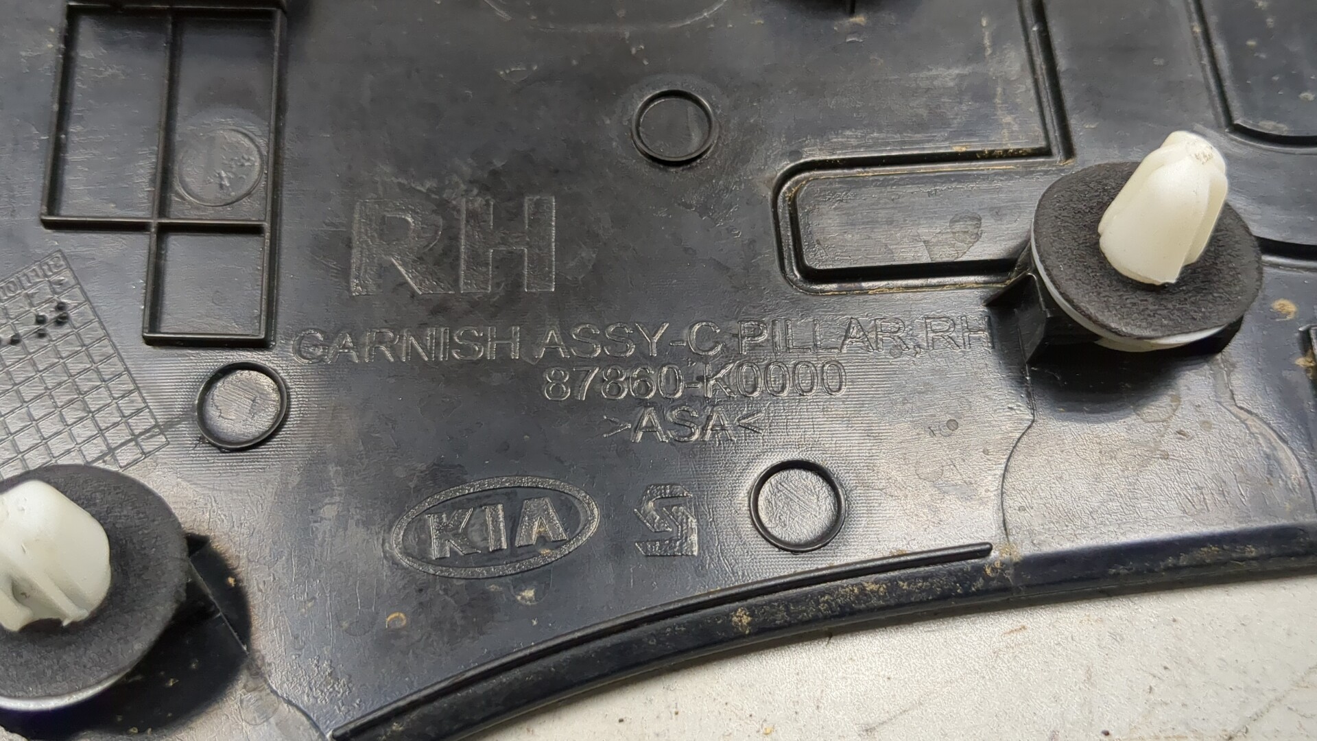 Молдинг заднего крыла правого