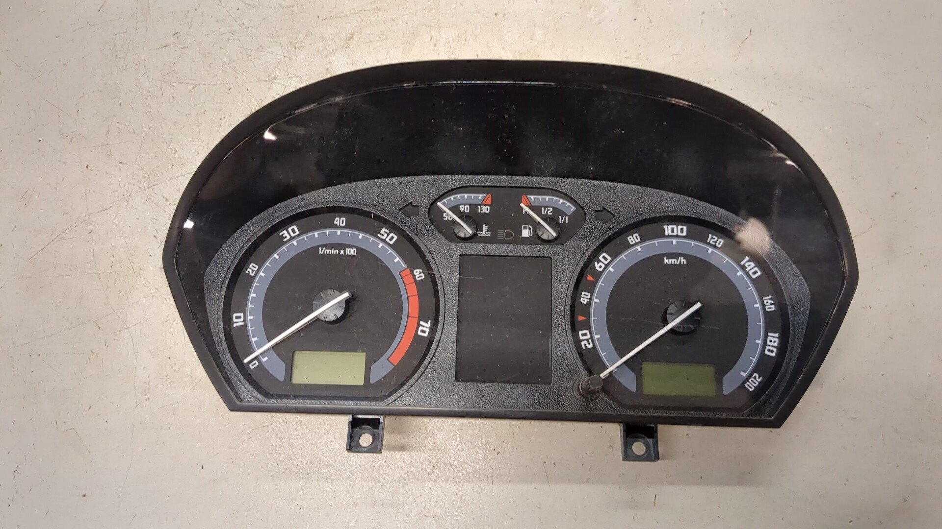 Панель приборов